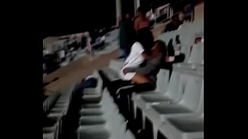 Публичный трах молодых молодоженов в кинотеатре